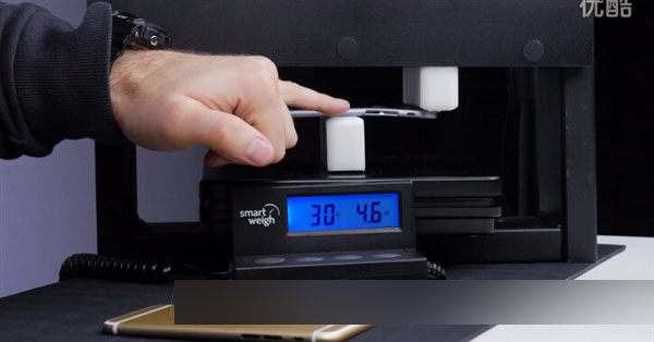 苹果发飙!视频:iPhone 6S后壳测试 巨硬