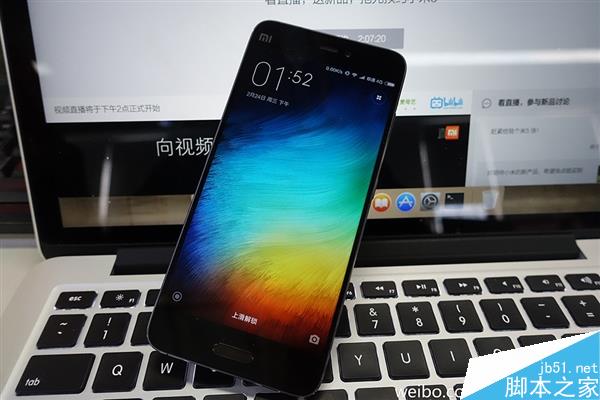 美的让人惊讶!小米5真机亮相:手感棒级了