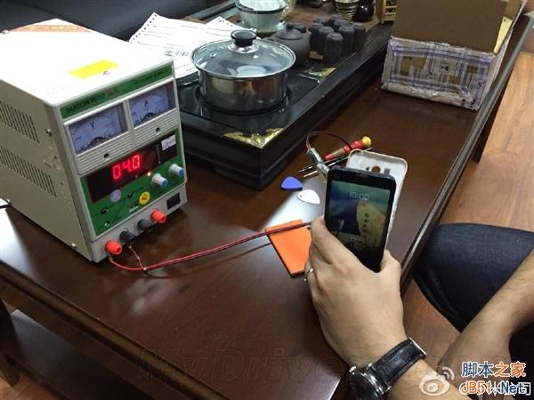 小伙玩小米手机突然爆炸 小米已回应