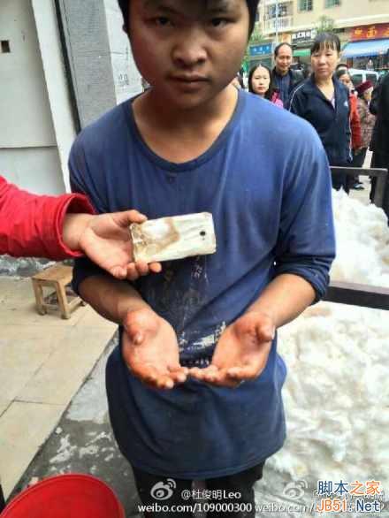 小伙玩小米手机突然爆炸 小米已回应
