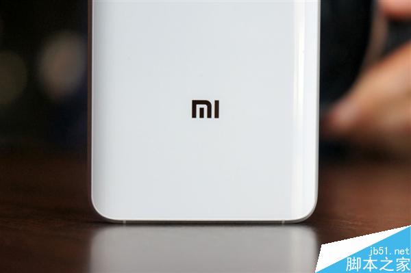 小米5白色版和黑色版对比 