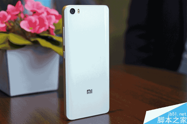 小米5白色版和黑色版对比 