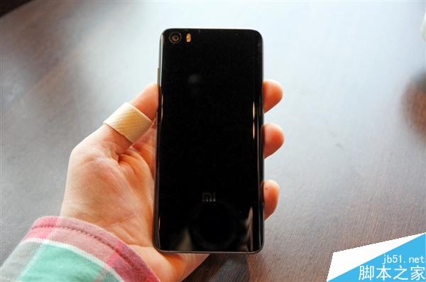 小米5白色版和黑色版对比 