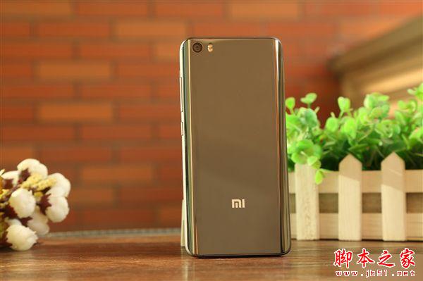 小米5陶瓷vs.玻璃真机对比图赏:差别这么大!