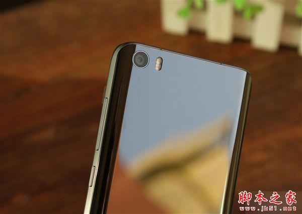 小米5陶瓷vs.玻璃真机对比图赏:差别这么大!