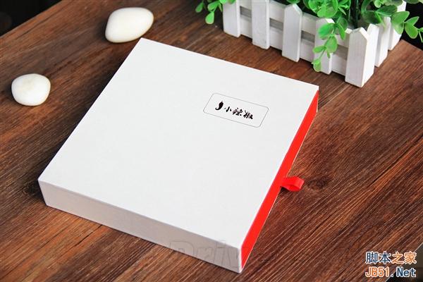 传说中的无边框手机！小辣椒4开箱图赏