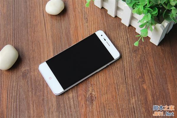 传说中的无边框手机！小辣椒4开箱图赏