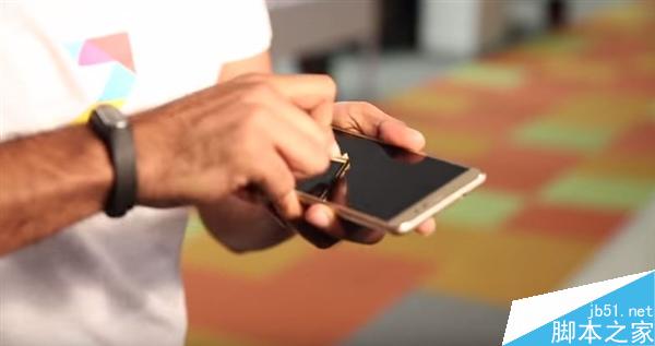 899元红米Note 3屏幕强度测试：汽车压不坏