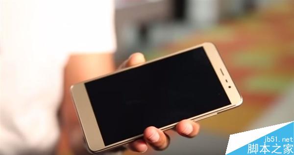 899元红米Note 3屏幕强度测试：汽车压不坏