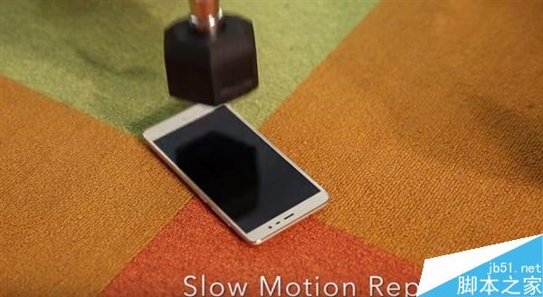 899元红米Note 3屏幕强度测试：汽车压不坏