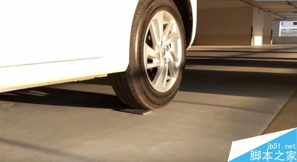 899元红米Note 3屏幕强度测试：汽车压不坏