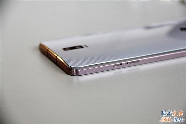 酷派双系统安全手机真机美图赏：还挺帅