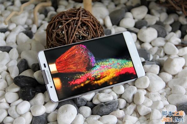 酷派双系统安全手机真机美图赏：还挺帅