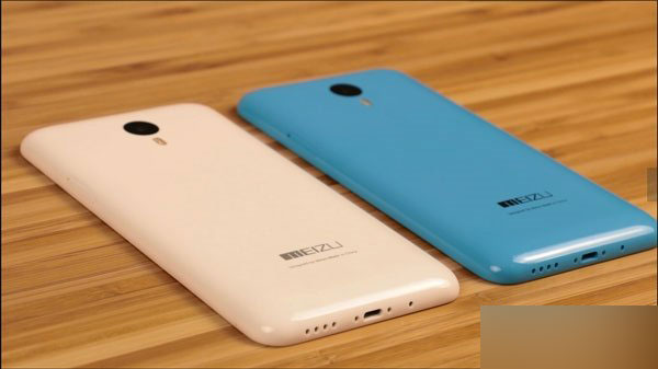 魅蓝Note上手：妹子说手感一级棒！