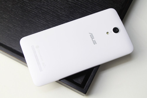 飞马手机采用双SIM卡槽设计，卡槽1采用大SIM卡，卡槽2采用micro SIM卡