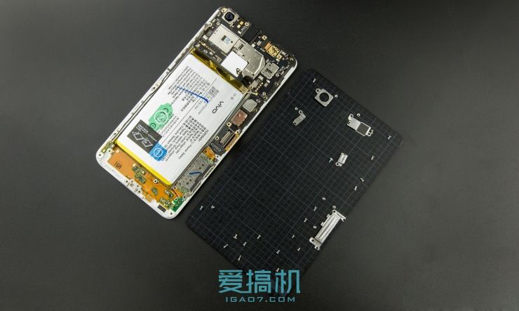 暴力音频堆料 美国队长vivo xplay5旗舰版拆机图解
