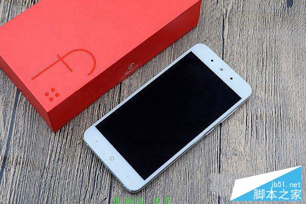 颜值PK 360手机N4和F4外观对比