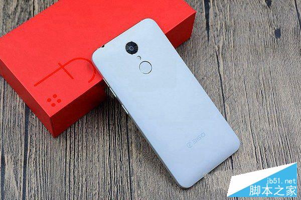 颜值PK 360手机N4和F4外观对比