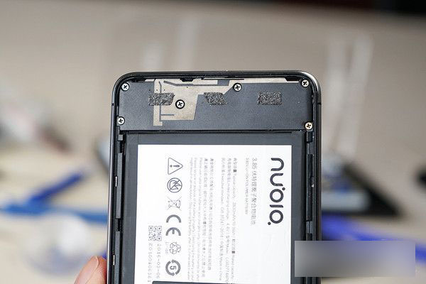 努比亚Z11 mini做工怎么样 nubia Z11 mini拆解图评测