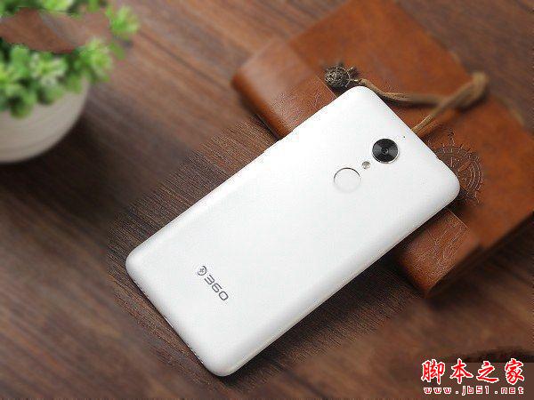 塑料VS金属 360手机N4对比荣耀5C外观