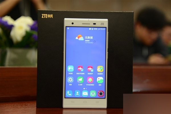 2499元！中兴发布超薄新机：主打语音