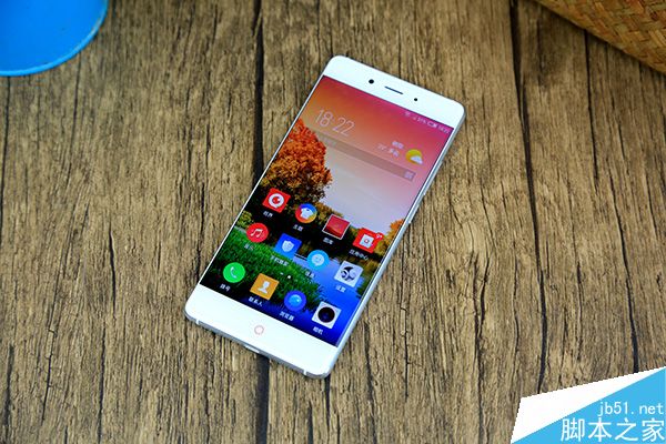 nubia Z11开箱体验视频 无边框究竟是啥样?