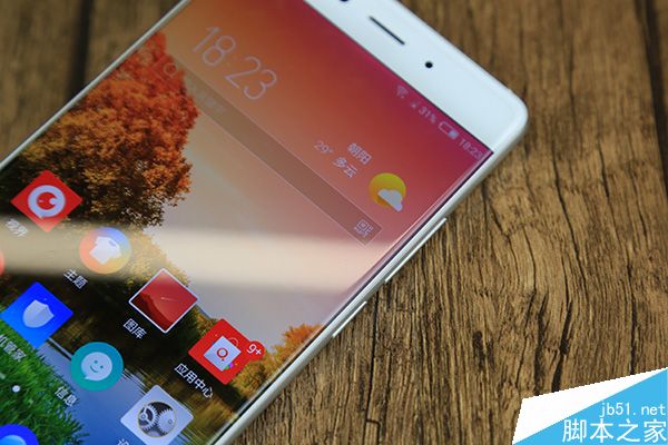 nubia Z11开箱体验视频 无边框究竟是啥样?