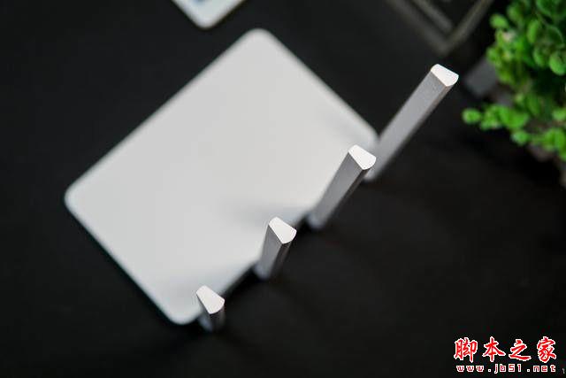 小米低调发布新品智能路由器:售价249元值不值? 小米低调发布新品智能路由器:售价249元值不值?