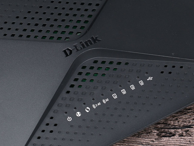 拆机实验室:探秘D-Link X路由强劲内芯