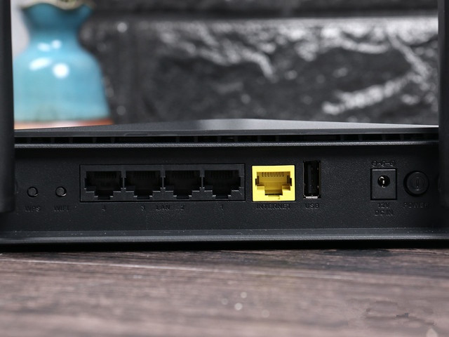 拆机实验室:探秘D-Link X路由强劲内芯