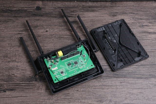 拆机实验室:探秘D-Link X路由强劲内芯