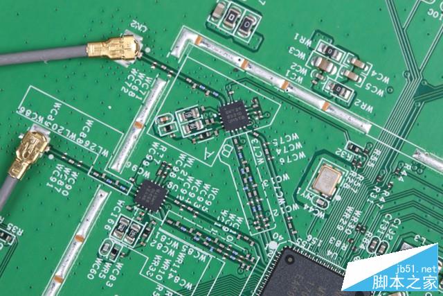 拆机实验室:探秘D-Link X路由强劲内芯
