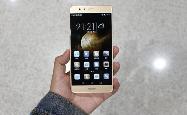 荣耀V8和三星C7哪个好看？各有特色外观对比