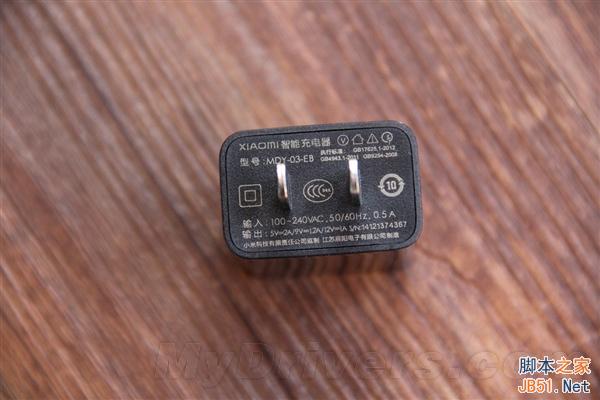 小米Note开箱图赏:对比iPhone 6 Plus