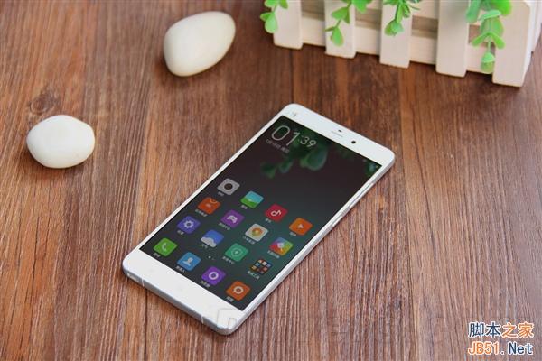 小米Note开箱图赏:对比iPhone 6 Plus