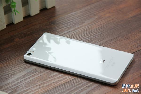 小米Note开箱图赏:对比iPhone 6 Plus