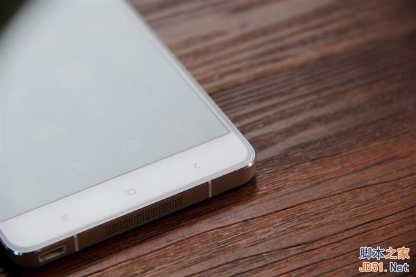 小米Note开箱图赏:对比iPhone 6 Plus