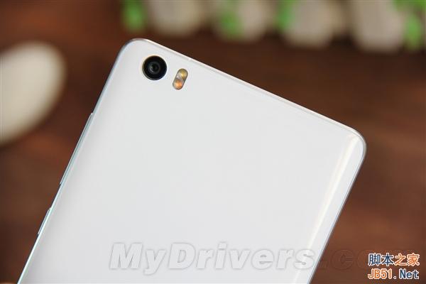 小米Note开箱图赏:对比iPhone 6 Plus