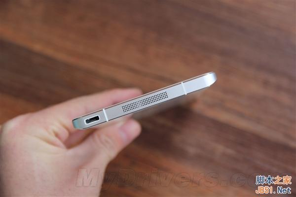 小米Note开箱图赏:对比iPhone 6 Plus