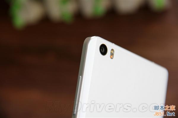 小米Note开箱图赏:对比iPhone 6 Plus