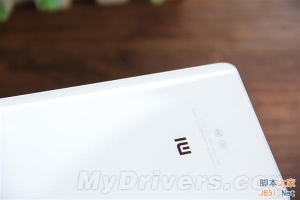 小米Note开箱图赏:对比iPhone 6 Plus