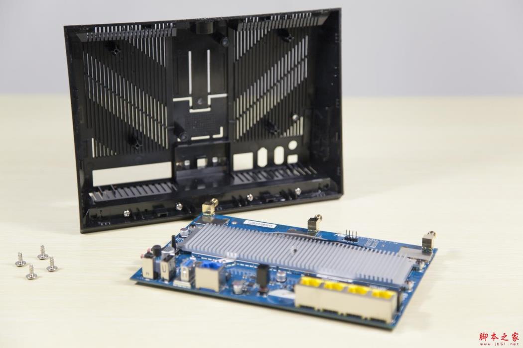 华硕 RT-AC86U 路由器拆解评测