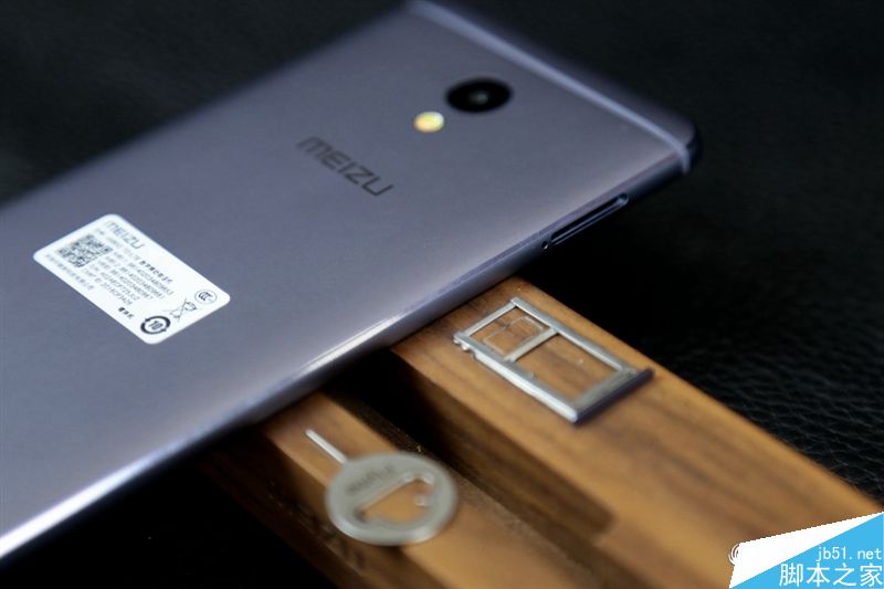 用旗舰机工艺对飙红米Pro！1299元魅蓝E体验