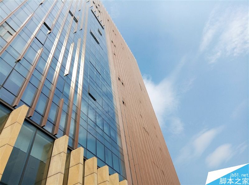 用旗舰机工艺对飙红米Pro！1299元魅蓝E体验