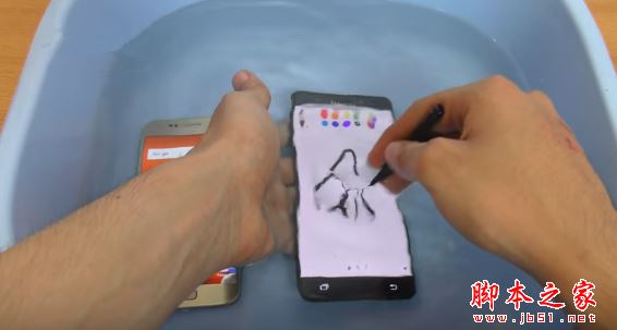 三星Note7/S7/苹果iPhone6s防水性能对比测试