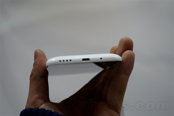 经典再次回归！699元魅蓝手机现场图赏