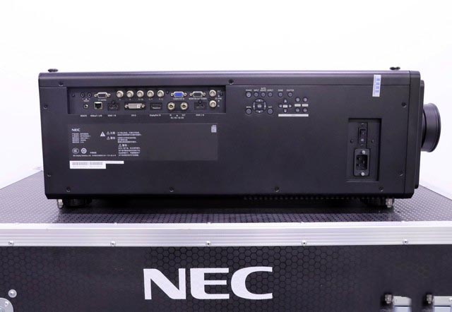 亮度超20000流明 NEC双色激光工程投影机评测