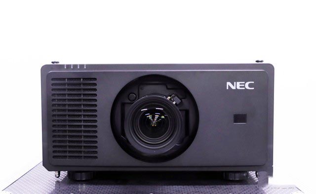 亮度超20000流明 NEC双色激光工程投影机评测