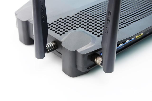 领势WRT32X体验:黑化的WRT附魔,用硬件强杠ping的硬核游戏路由器