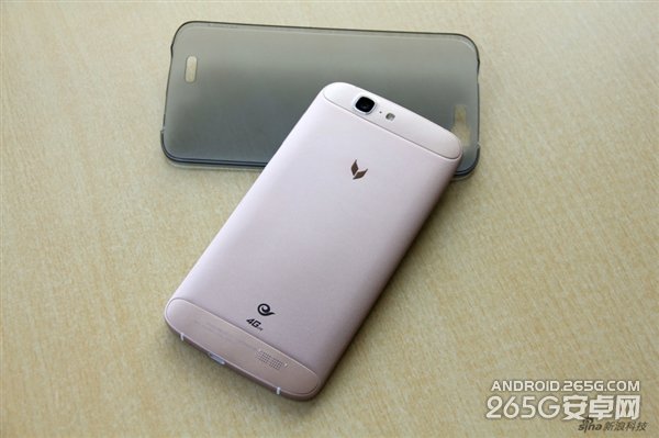 2299元+土豪金配色！华为金属新机麦芒3图赏